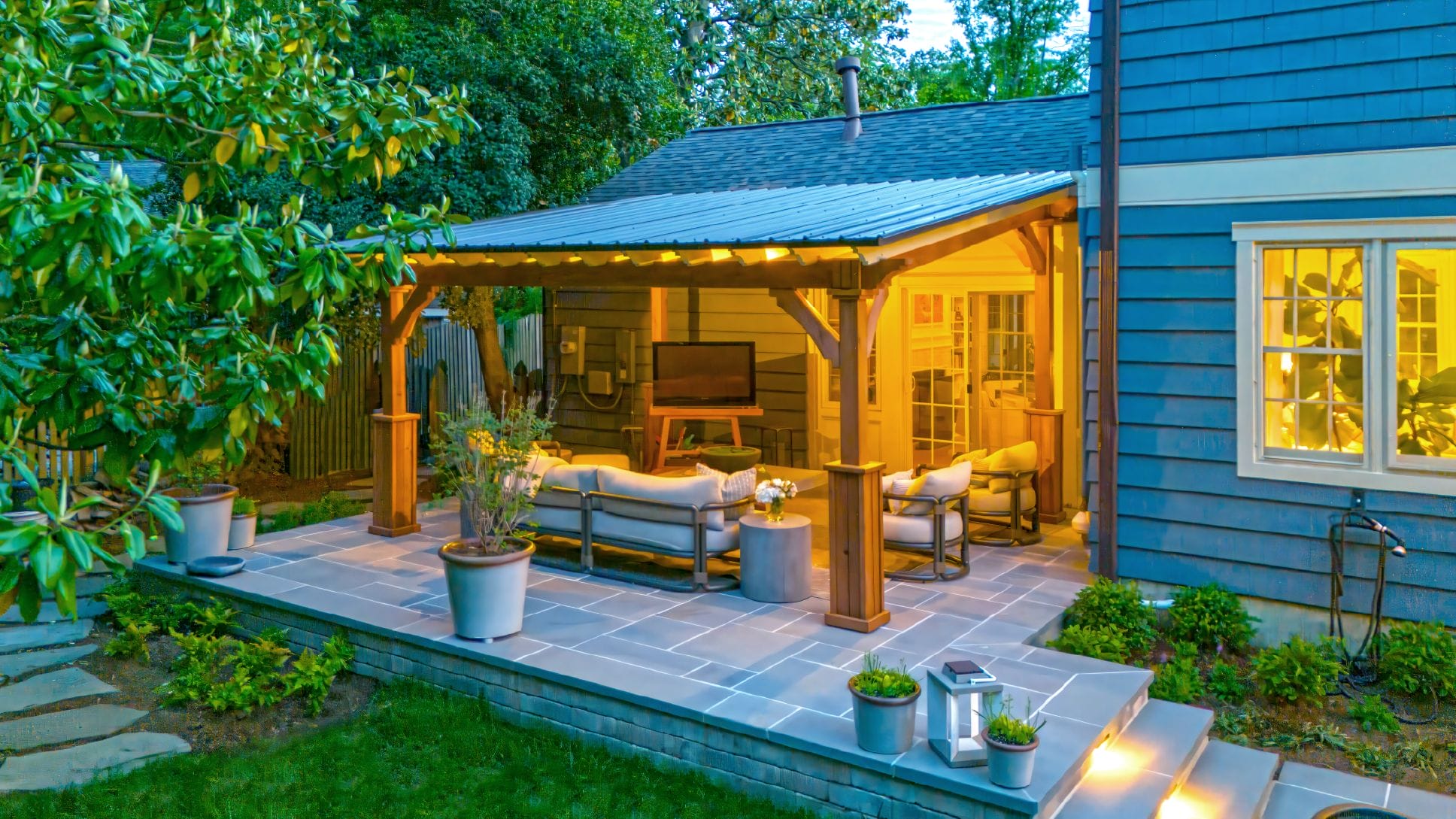 Illustrated pergola icon showcasing Ridge’s custom shade structure options.